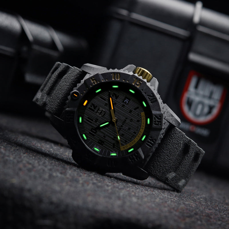 Luminox master carbon discount seal limited edition