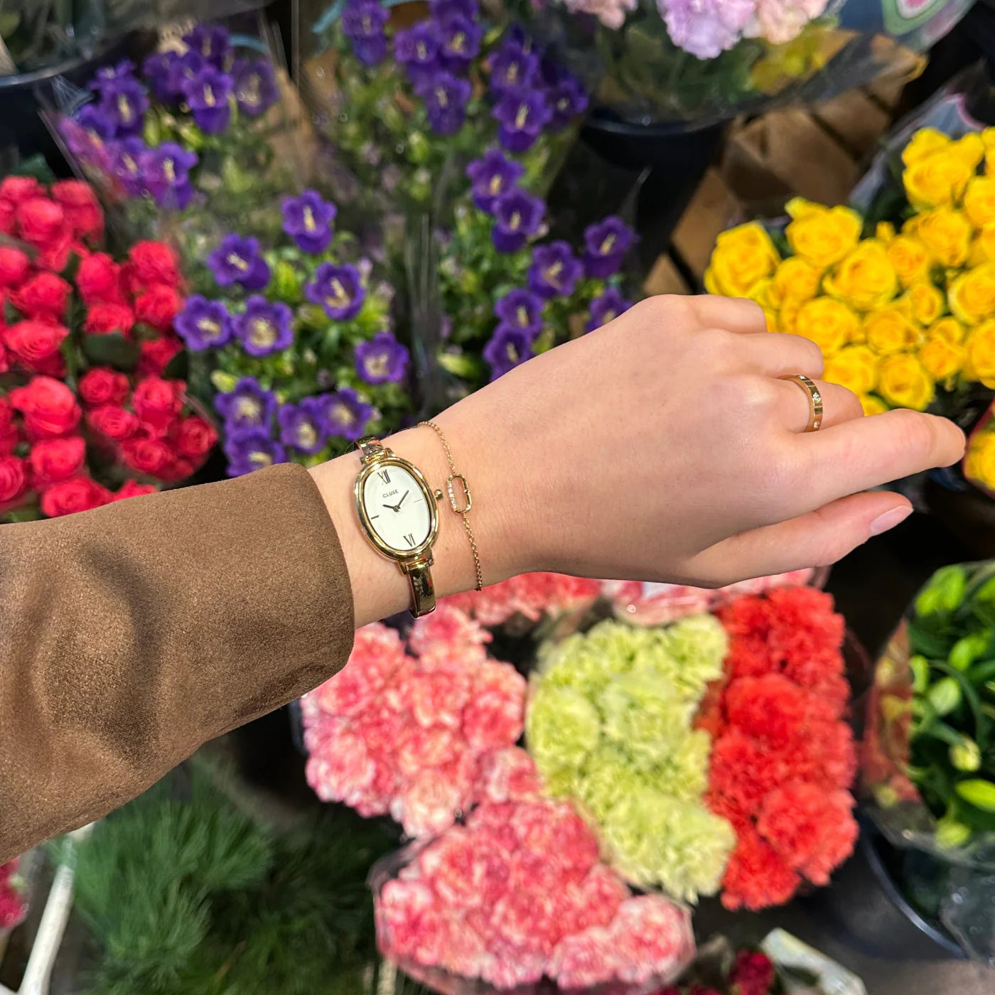 CLUSE L'Ovale Stainless Steel White Dial Gold Band Women's Watch CW16101