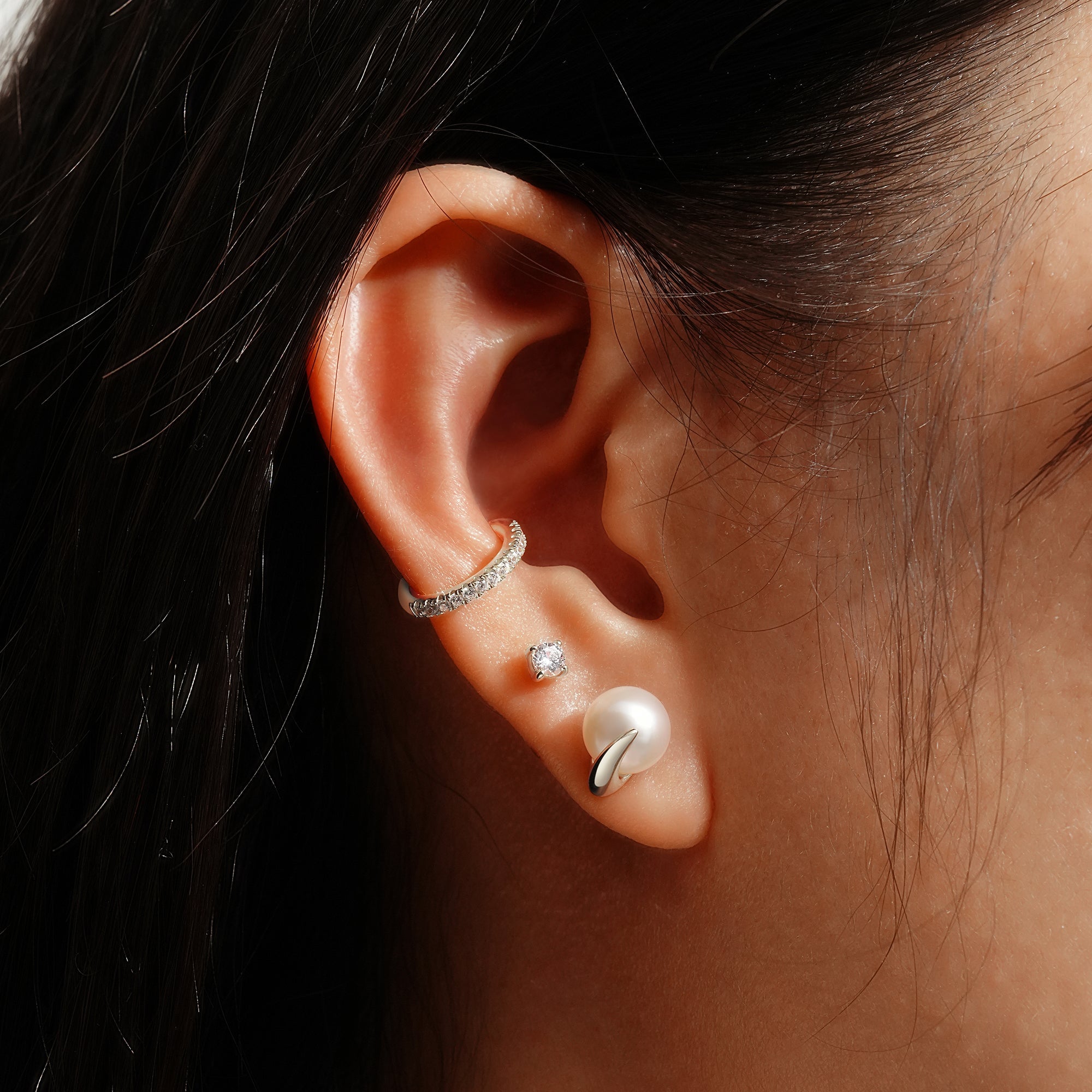 Silver Pearl Claw Stud Earrings Modern Trendy Design for Women