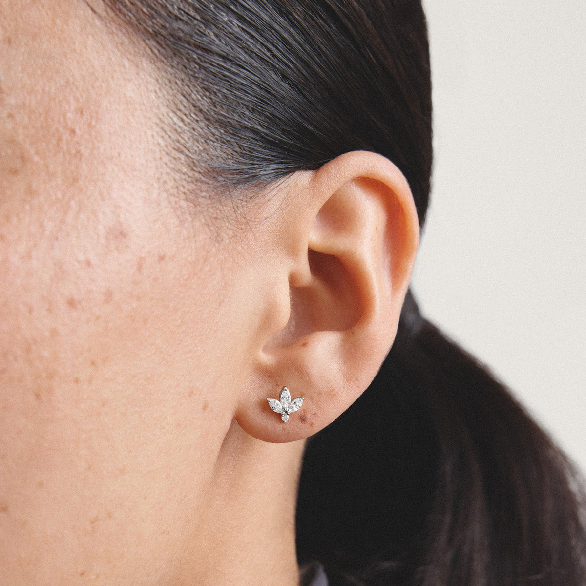 Thomas Sabo Stud earrings flower with zirconia in teardrop shape TH2371 TH2371 view 2