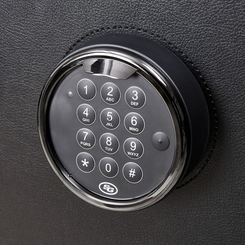 WOLF Athos 20 Piece Watch Winder Safe in Black, close-up of the digital keypad